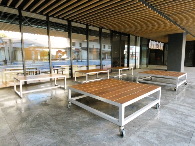 ブルーボトルコーヒー 福岡天神カフェ 警固神社側 テラス席