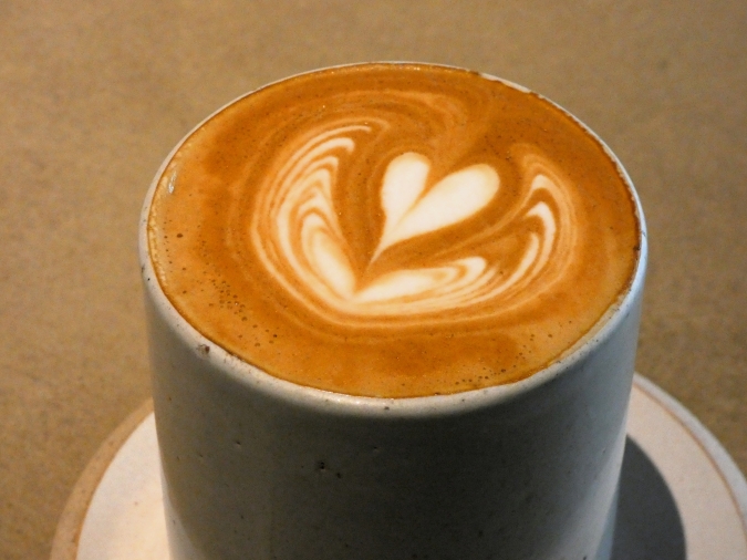 ブルーボトルコーヒー 福岡天神カフェ カフェラテ