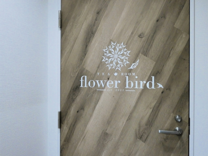 TEA ROOM flower bird　ドア　外観