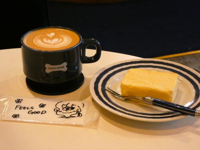 FEELS GOOD STORE(フィールズグッドストア) カフェラテとチーズケーキ イートイン