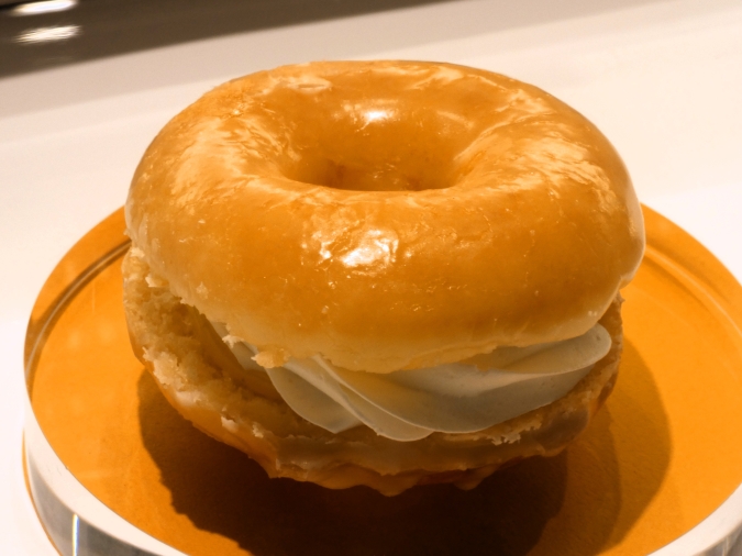 クリスピー・クリーム・ドーナツ アミュプラザ博多店　ドーウィッチ オリグレ ホイップ＆カスタード