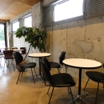 TOFFEE Imaizumi　店内　テーブル席
