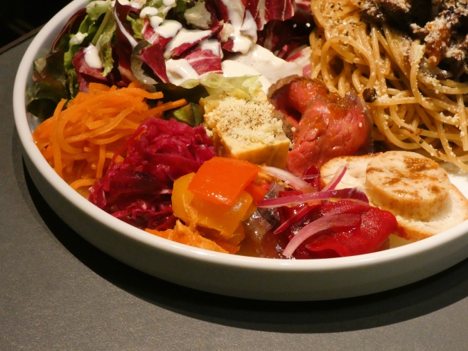 o/sio FUKUOKA　本日のパスタ　前菜8種類