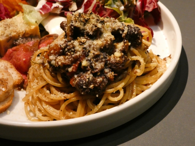 o/sio FUKUOKA　本日のパスタ　牛肉の赤ワイン煮込みボロネーゼ