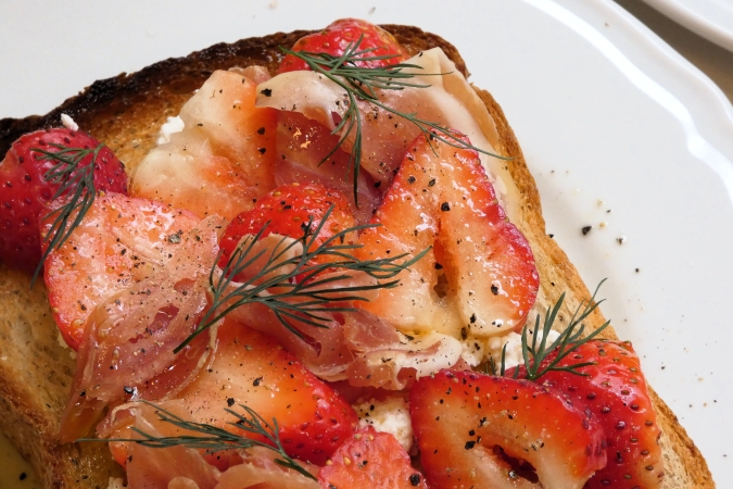 HOC ホック いちごのトースト 寄り