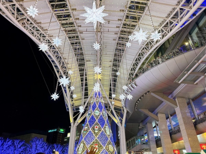 光の街・博多　スーパーマリオコラボのクリスマスツリー