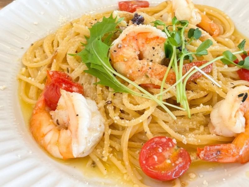 杢moku　海老とフレッシュトマトのペペロンチーズ