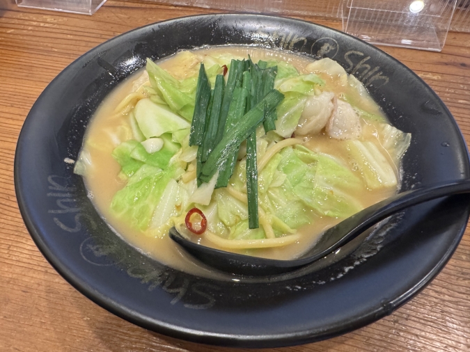 博多らーめん ShinShin 天神本店もつちゃんぽん