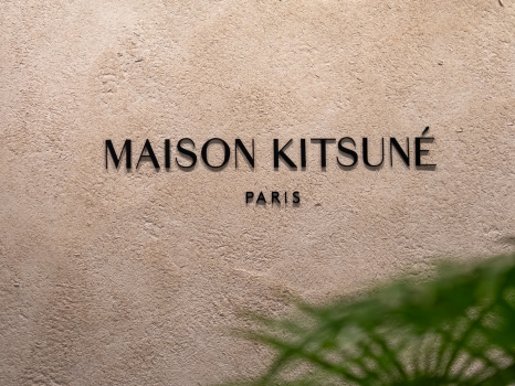Maison Kitsuné Fukuoka サイン