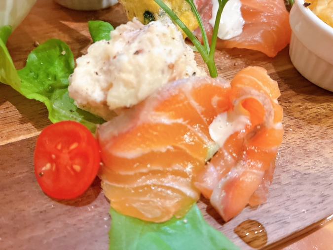 ルネッタ　ツナポテサラダ　ノルウェー産サーモンのカルパッチョ