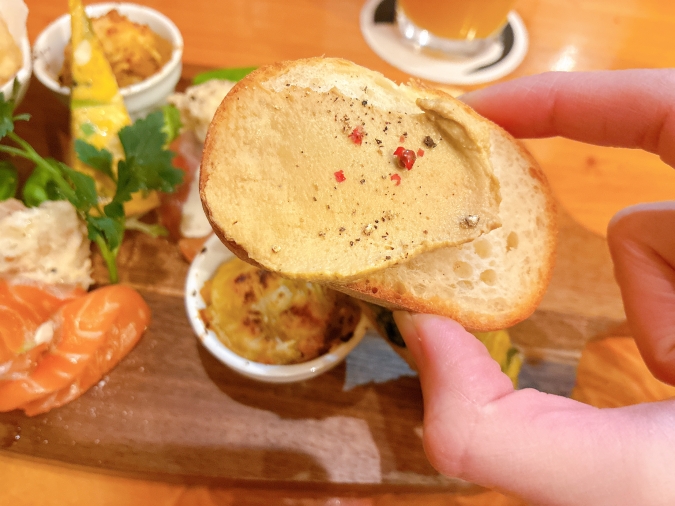 ルネッタ　鶏白レバーのなめらかパテ