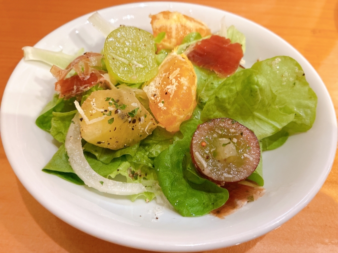 ルネッタ　旬の果実とハモンセラーノのサラダ