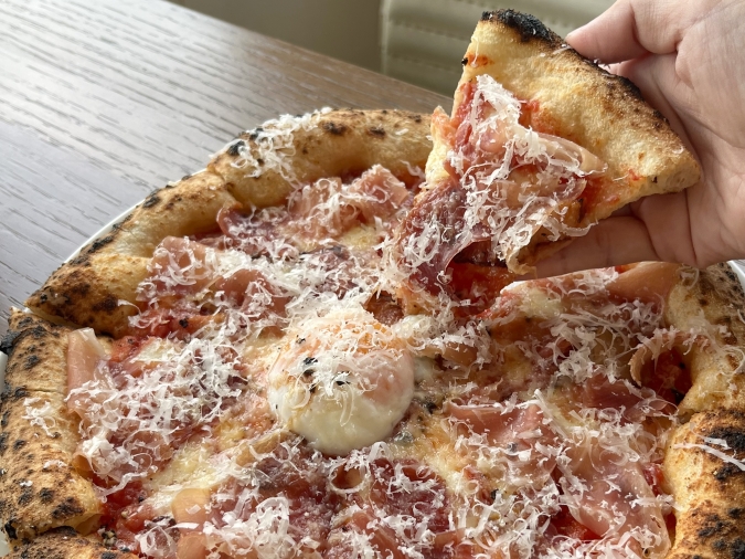 500℃ pizza（ゴヒャクドピザ）生ハムとベーコン