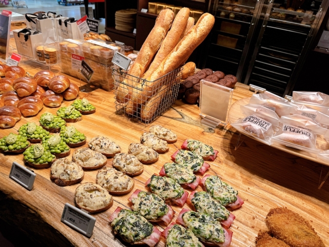 TRUFFLE mini博多駅店 陳列されたパン