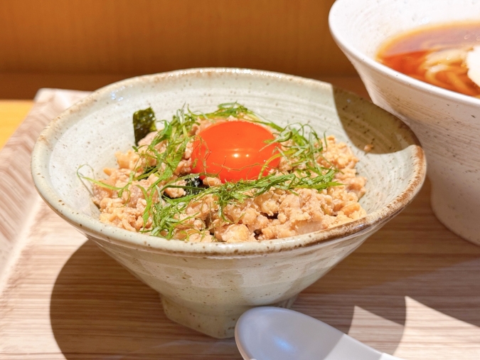 萬田うどん　鶏そぼろ丼