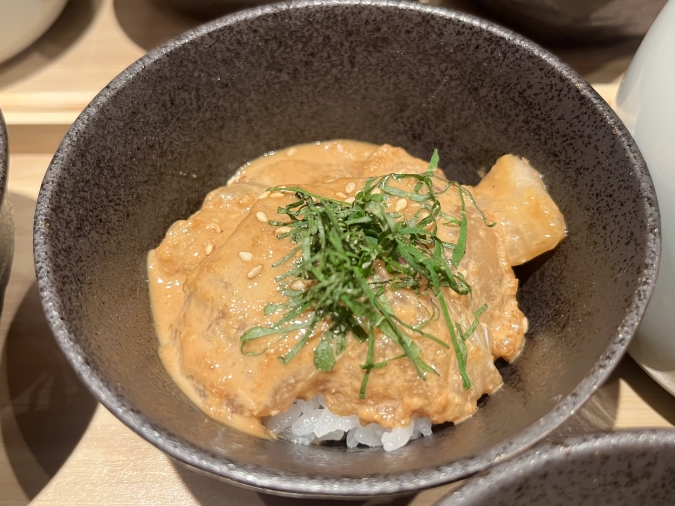 BOWL(ボウル)鯛の胡麻茶漬け丼