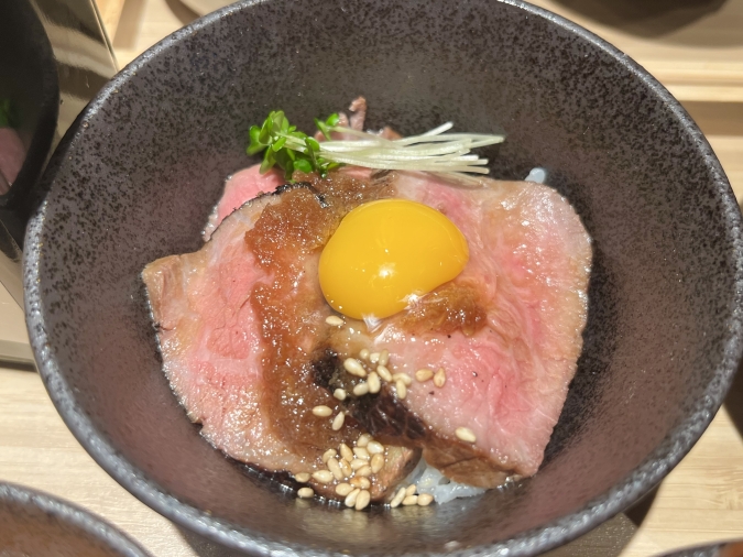 BOWL(ボウル)国産牛ローストビーフ丼