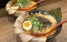 麺屋一矢（めんやいっし）チャーシューめん、赤辛チャーシューめん