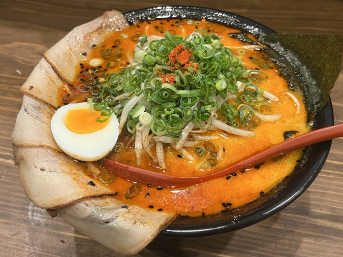 麺屋一矢（めんやいっし）赤辛チャーシューめん