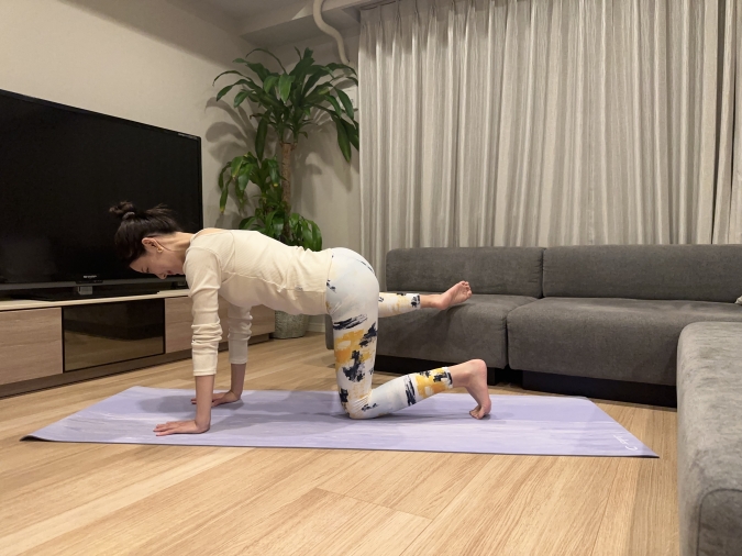 吸いながら元に戻す。左右10回ずつ行いましょう。