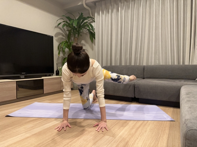 ＜正しい例＞骨盤の真下に膝がある