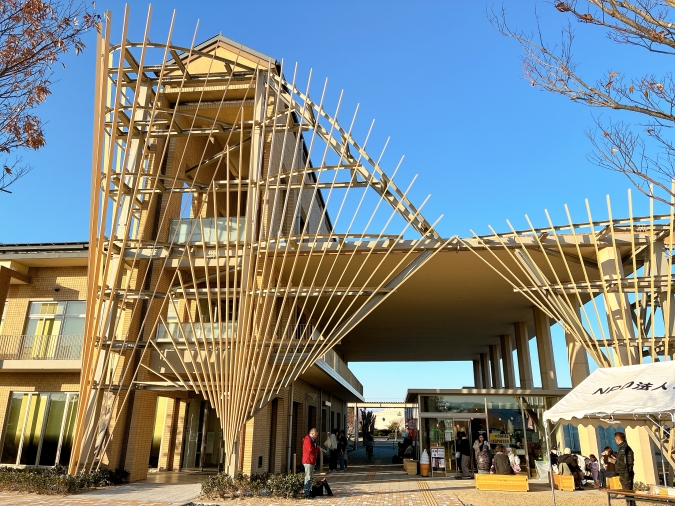 Book cafe 3rd Labo　併設の図書館外観