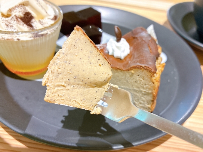 Book cafe 3rd Labo　コーヒーバスクチーズケーキ