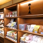 茅乃舎 太宰府天満宮参道店　物販棚