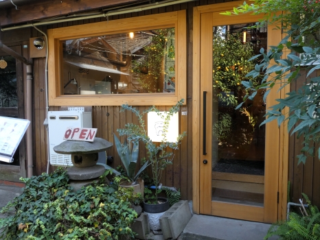 CREAM STAND MOFF　外観