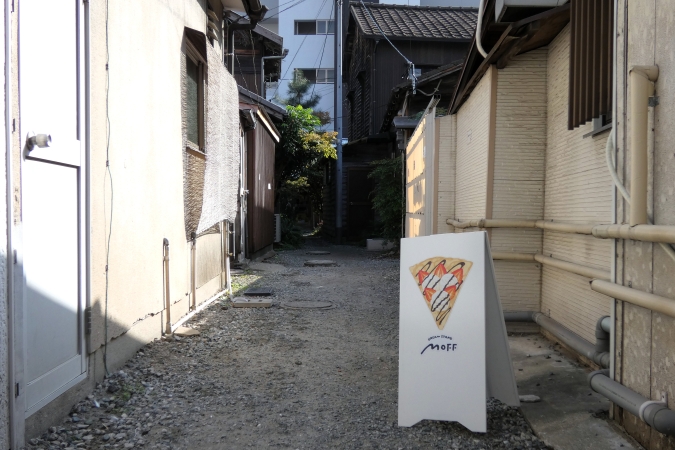 CREAM STAND MOFF　看板