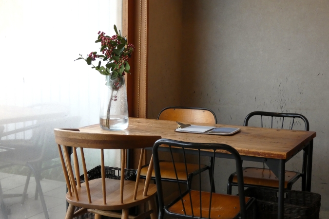 コバカフェ 店内 テーブル席