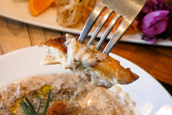 コバカフェ チキングリル 切ったところ