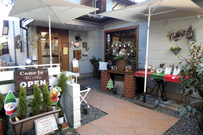 連歌屋珈琲　外観（引き）