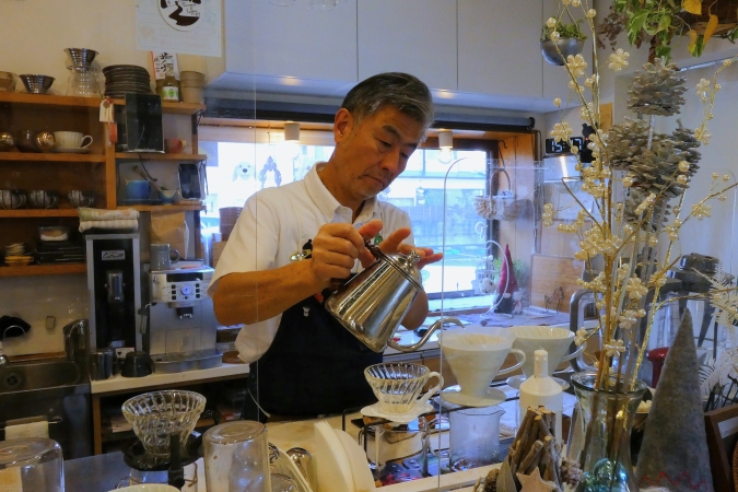 連歌屋珈琲　マスター　南さん