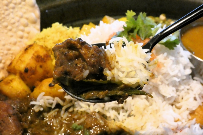 MIDLE.　カレーリーフカレー