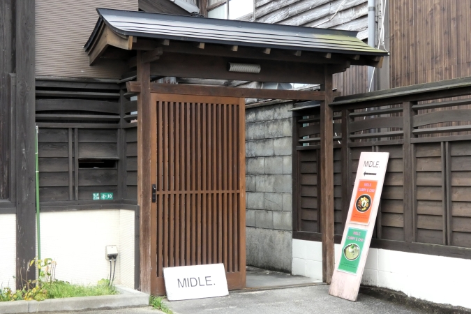MIDLE.　外観