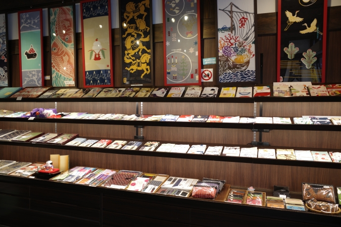 てのごい家　店内