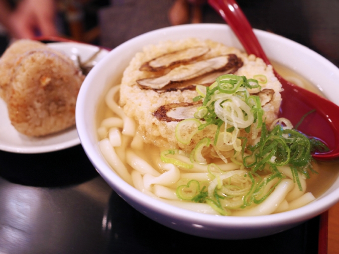 因幡うどん　ごぼう天うどんとかしわおにぎり