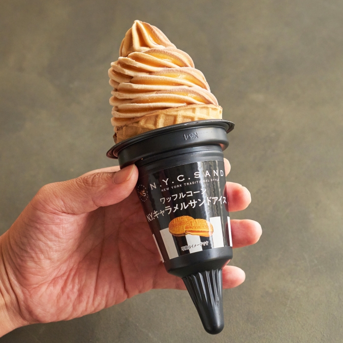セブン-イレブン N.Y.C.SAND ワッフルコーン N.Y.キャラメルサンドアイス