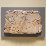 《ネフェレトイティ(ネフェルティティ)王妃のレリーフ》 前1353~前1336年頃 ブルックリン博物館蔵