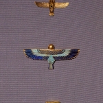 《人頭の鳥で表されるバーの護符》 おそらく前305~前30年 ブルックリン博物館蔵