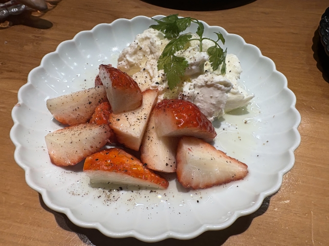 れとんき薬院店　苺のカプレーゼ