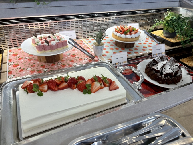 ブルシエール　苺デザート　ホテルマリノアリゾート福岡