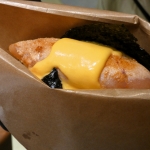 おむすびやまや　できたてめんたいまるごと1本おむすび 炙りめんたいバターチーズ