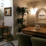 Up to U Coffee ソファ席