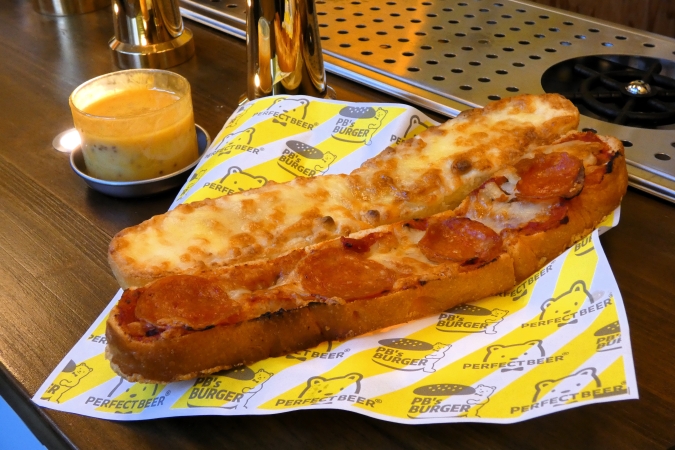 PERFECT BEER STAND 福岡　オリジナルピザ