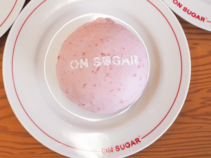 ON SUGAR　いちごのふんわりスノードーナツ