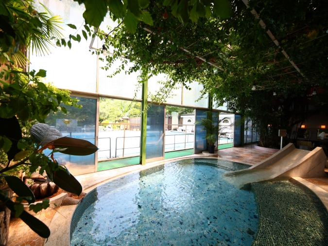 泰泉閣　ジャングル風呂滑り台付きお風呂