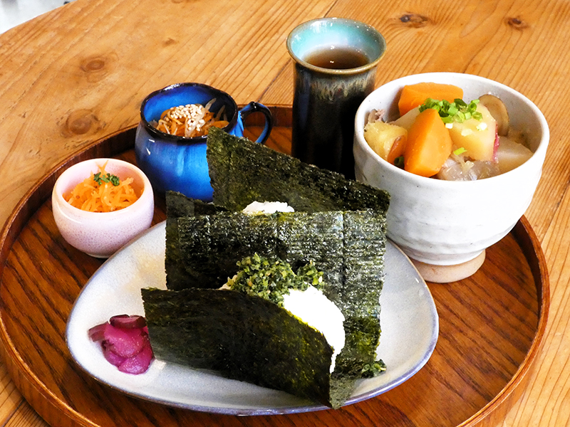 まごわcafeはな　おむすびプレート