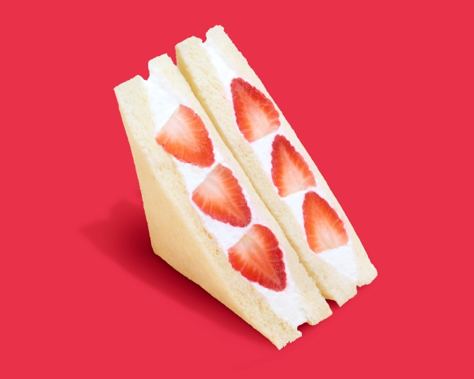 ファミマの白をまとったいちご狩り／いちご＆ホイップサンド